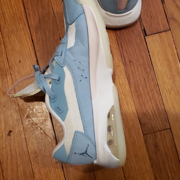 Sneakers - Picture 4 of 5